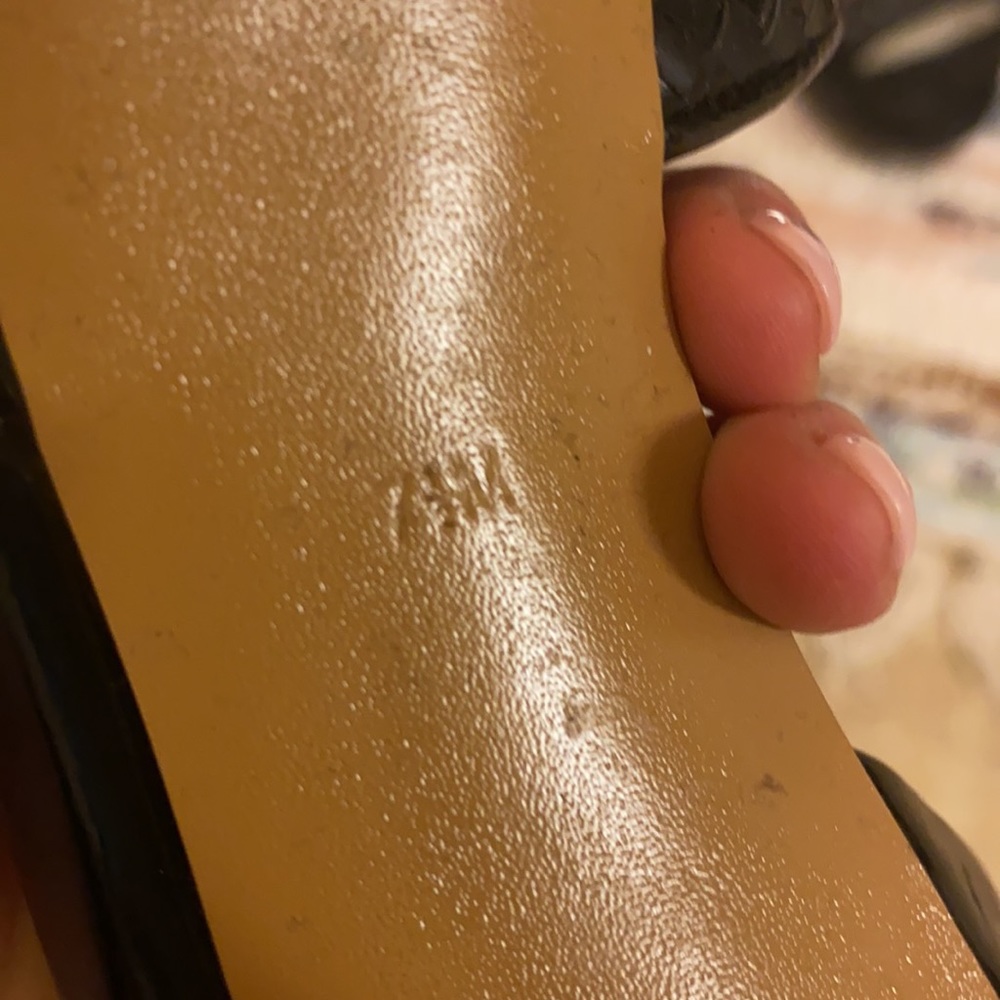 Heels - Picture 2 of 5